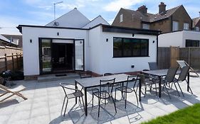 Sunbeam And Sundance Cosy House - Sleeps 14